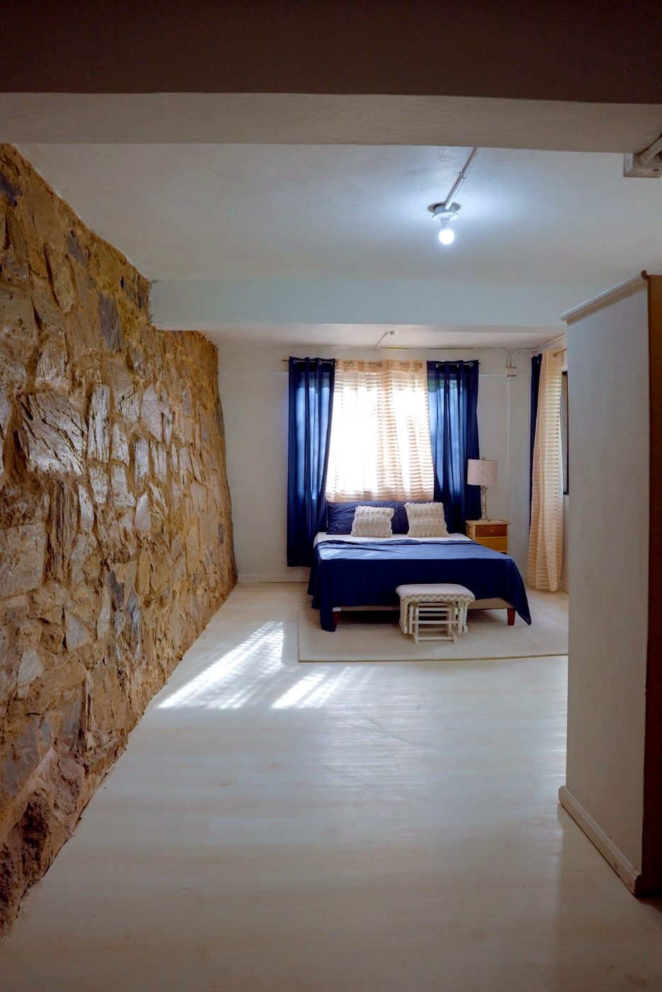 Room with a natural stone feature wall